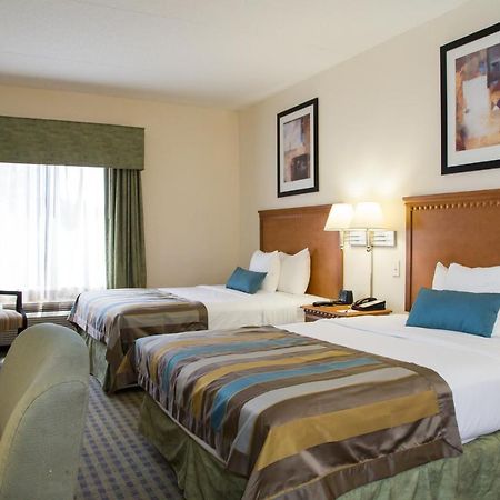 Отель Wingate By Wyndham Atlanta Фейрберн Экстерьер фото