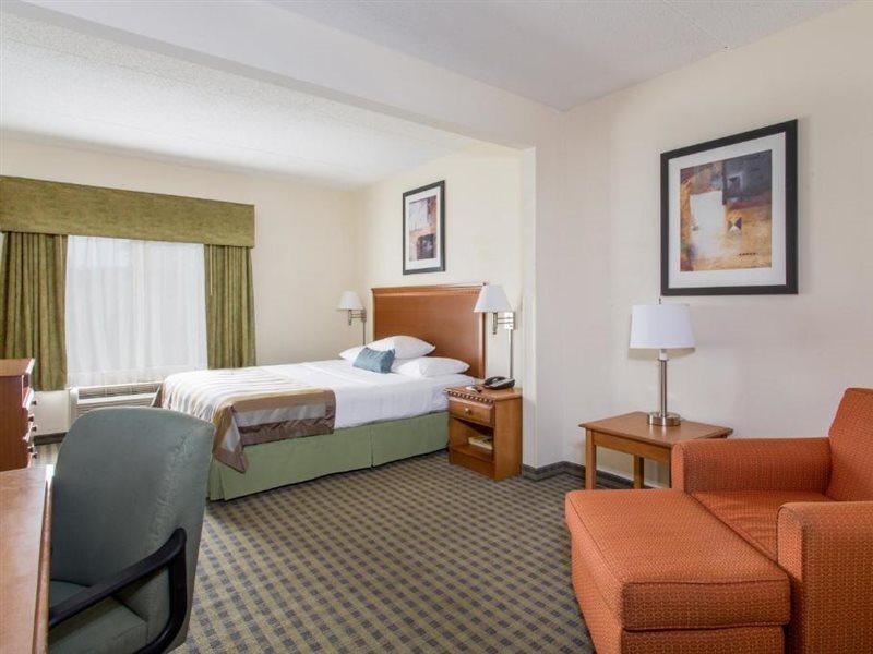 Отель Wingate By Wyndham Atlanta Фейрберн Экстерьер фото